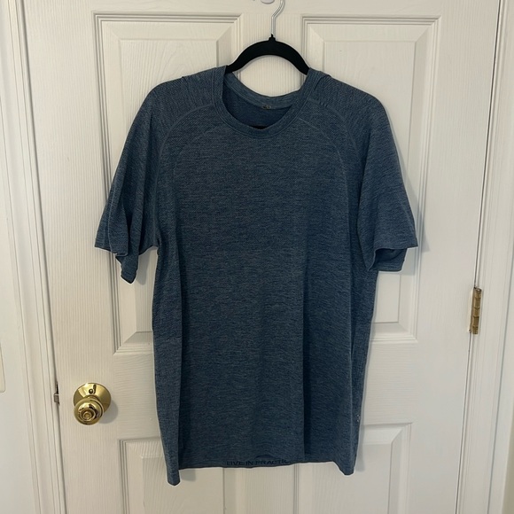 Lululemon men workout shirt - Picture 1 of 2